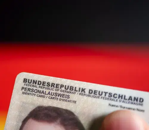 אפליקציית צילום של דרכון גרמני (Reisepass) ותעודה מזהה גרמנית (Personalausweis).